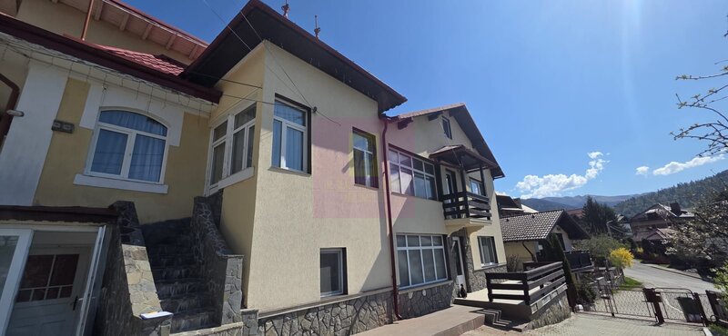 Casa de vanzare cu 6 camere in Busteni